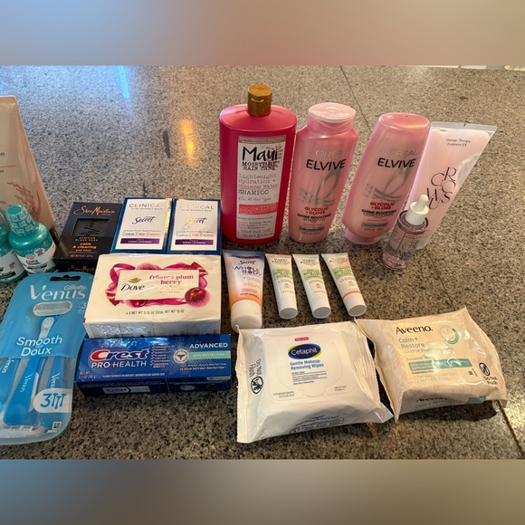 Assorted Beauty Bundle - Picture 3 of 3